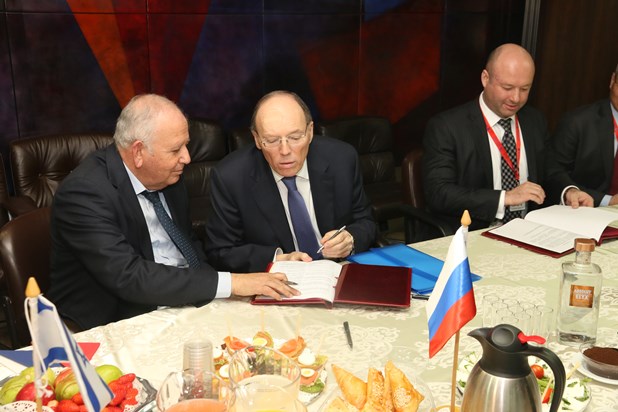 Gallery - Israel and Alrosa Sign Memorandum of Understanding 9.2.2015, 5 of 22