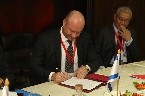 Gallery - Israel and Alrosa Sign Memorandum of Understanding 9.2.2015, 6 of 22
