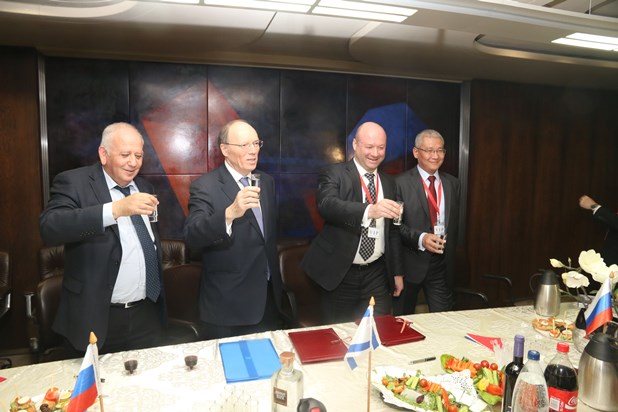 Gallery - Israel and Alrosa Sign Memorandum of Understanding 9.2.2015, 13 of 22