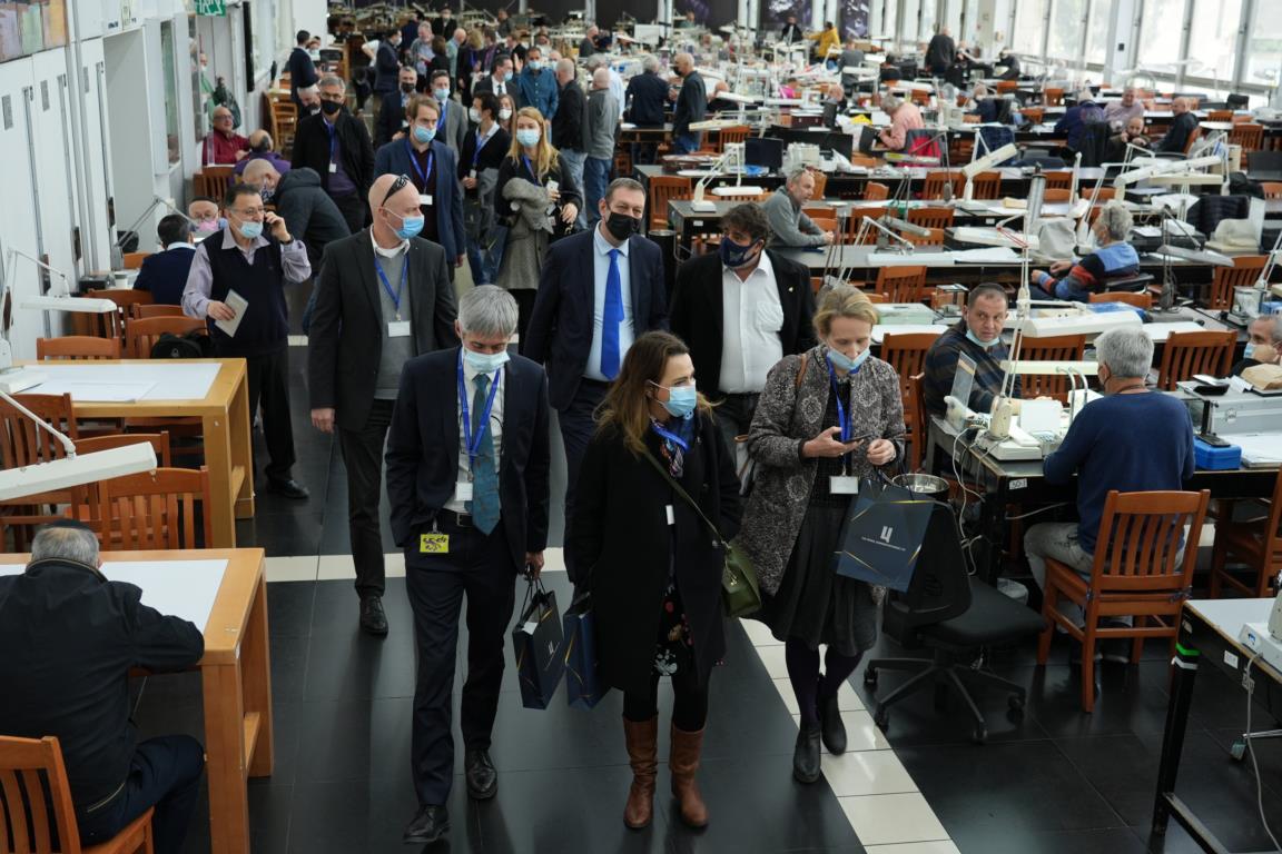 A Stream of 17 Economic Attaches at the Israel Diamond Exchange